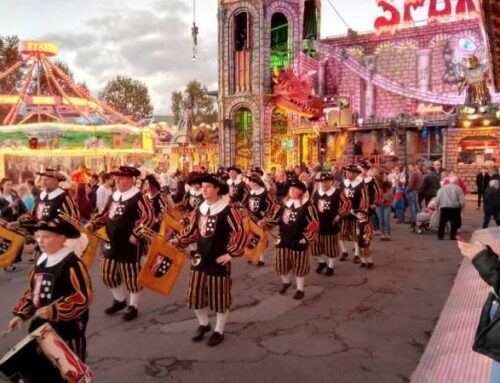 Kerwebeginn mit Umzug, Fassbieranstich und Feuerwerk!